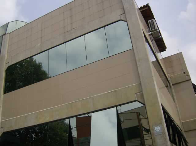 Vidros; Materiais e Mão de Obra com Alto Padrão de Qualidade