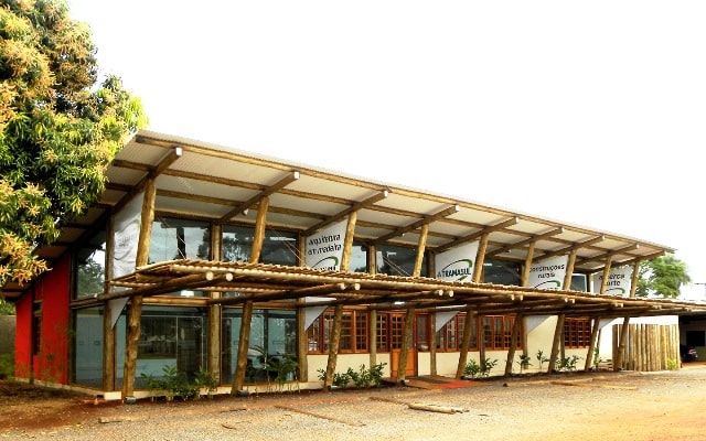 Galpões de madeira tratada