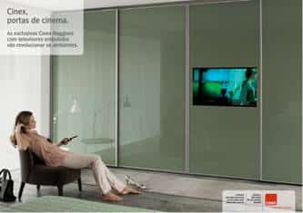 Portas com monitores acoplados