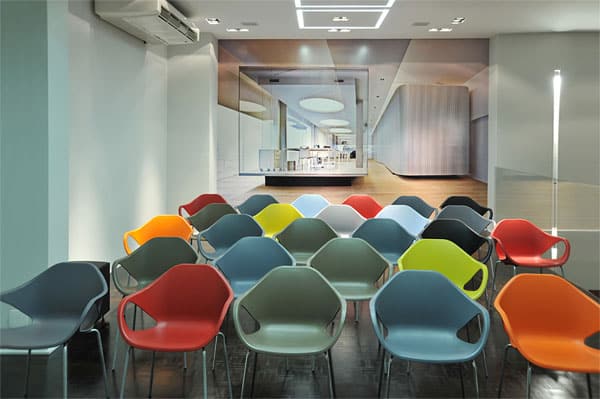 Cadeiras modernas e originais que combinam com diversos ambientes. Confira!