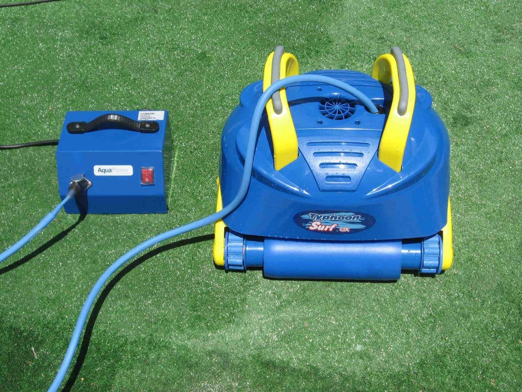 Robô automático para limpar piscinas