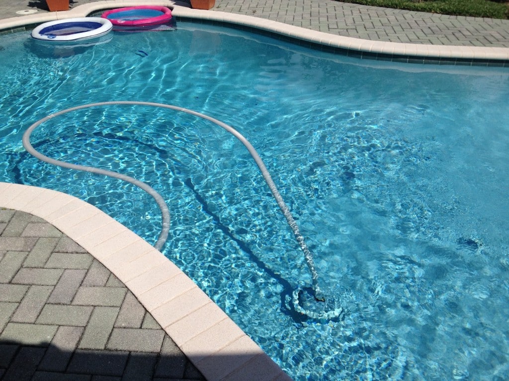 Aspirador de piscina, para que serve e como escolher